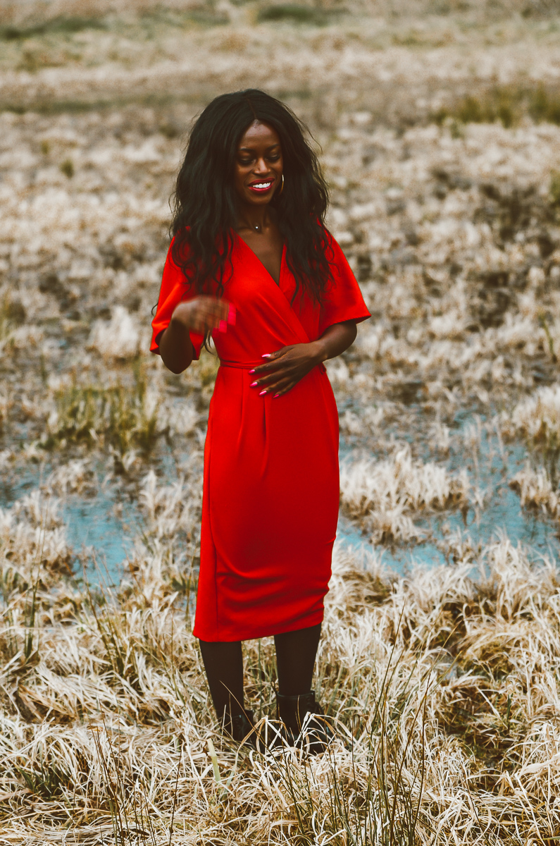 Outfitshot smiling with red dress_Cissiama
