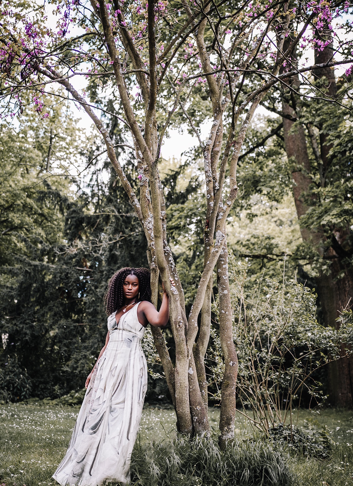 Full body photo on tree_cissiama