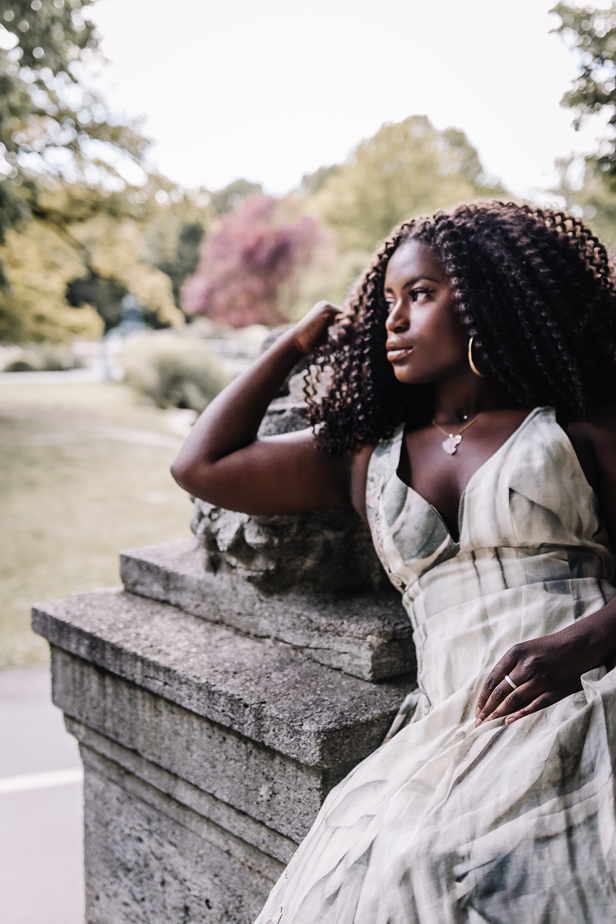 Full body side shot portrait_cissiama